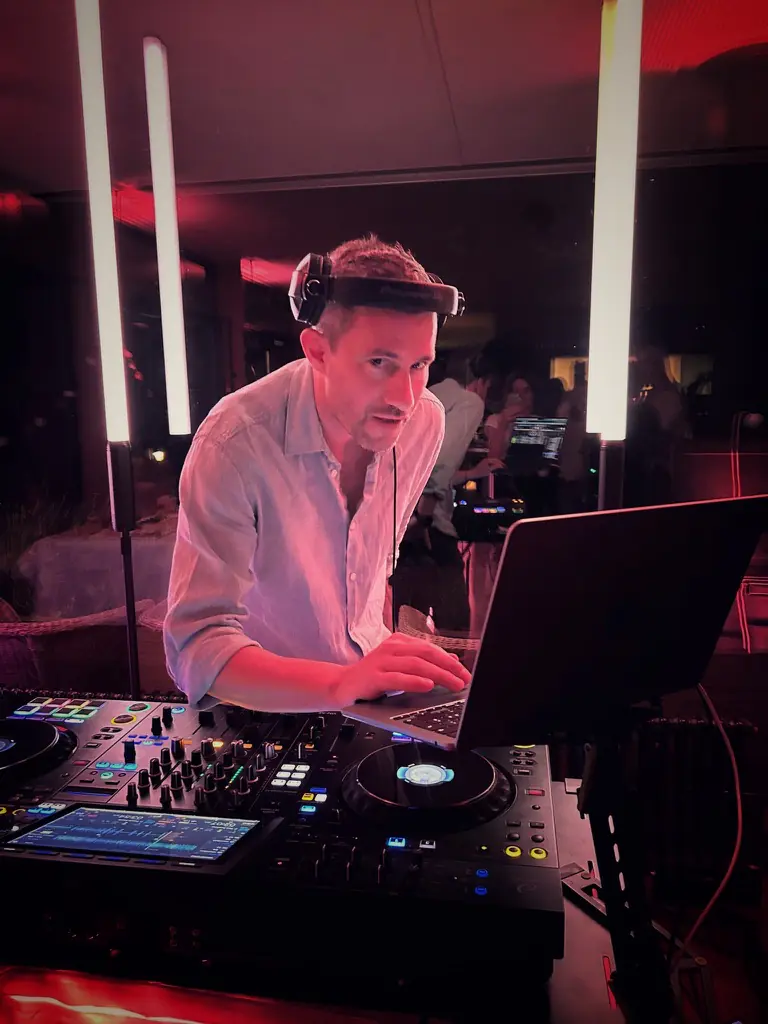 ElooPhunk DJ – dein erfahrener DJ für Hochzeiten, Geburtstage, Firmenfeiern, Club-Gigs und private Events