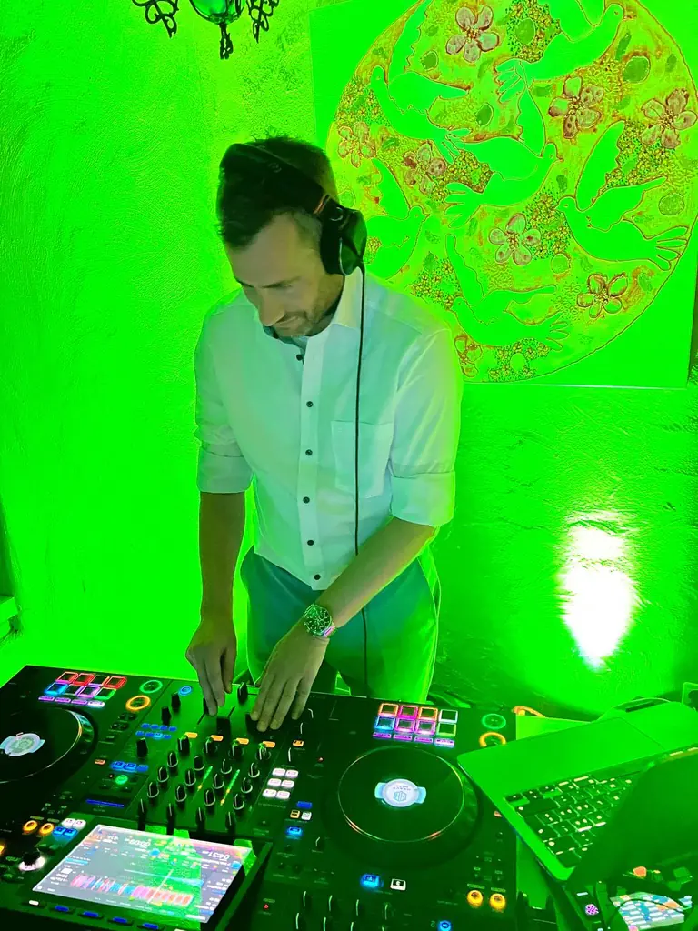 ElooPhunk DJ – dein erfahrener DJ für Hochzeiten, Geburtstage, Firmenfeiern, Club-Gigs und private Events - Photo 6