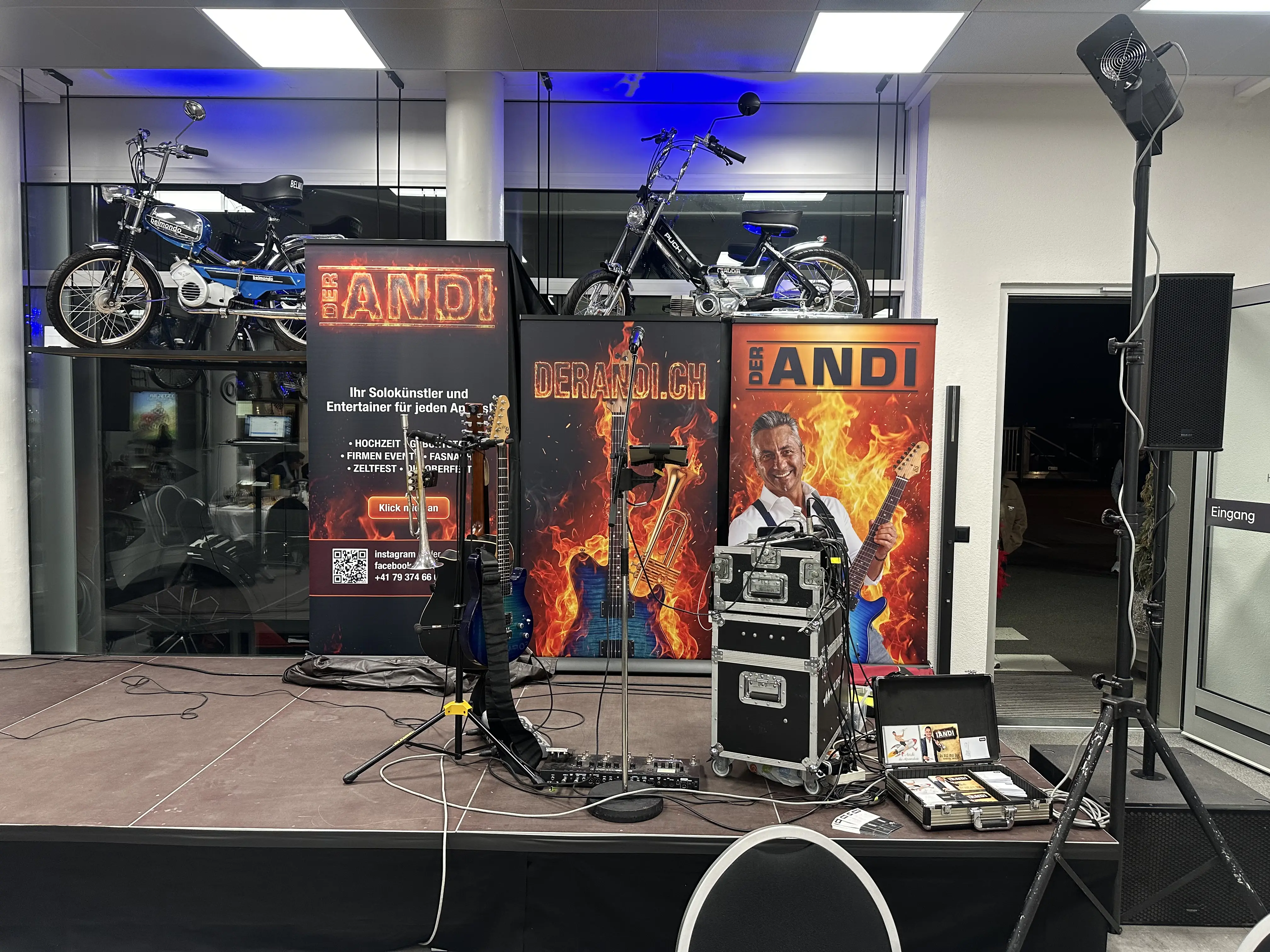 Fröhlichkeit und Abwechslung auf der Bühne, das ganze mit top musikalischer Qualität, garantiert dir einen Top Abend!