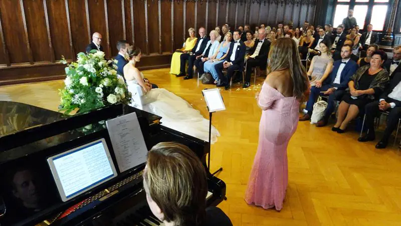 Emotionaler Livegesang für Trauungen
