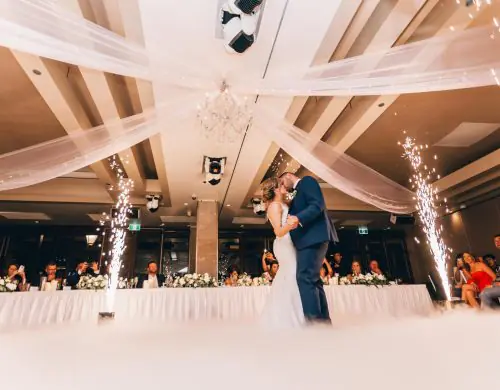 Mariage, évènement d'entreprise, soirée privée ou régie son & lumière. Un service musical au gré de vos envies ! - Photo 8