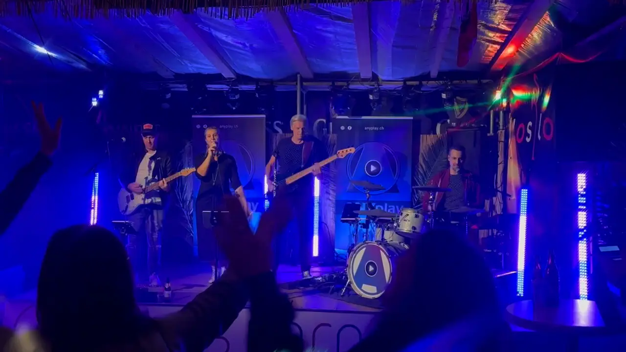 Live-Auftritt bis 3.5 Stunden – inklusive Technik & Lieferung